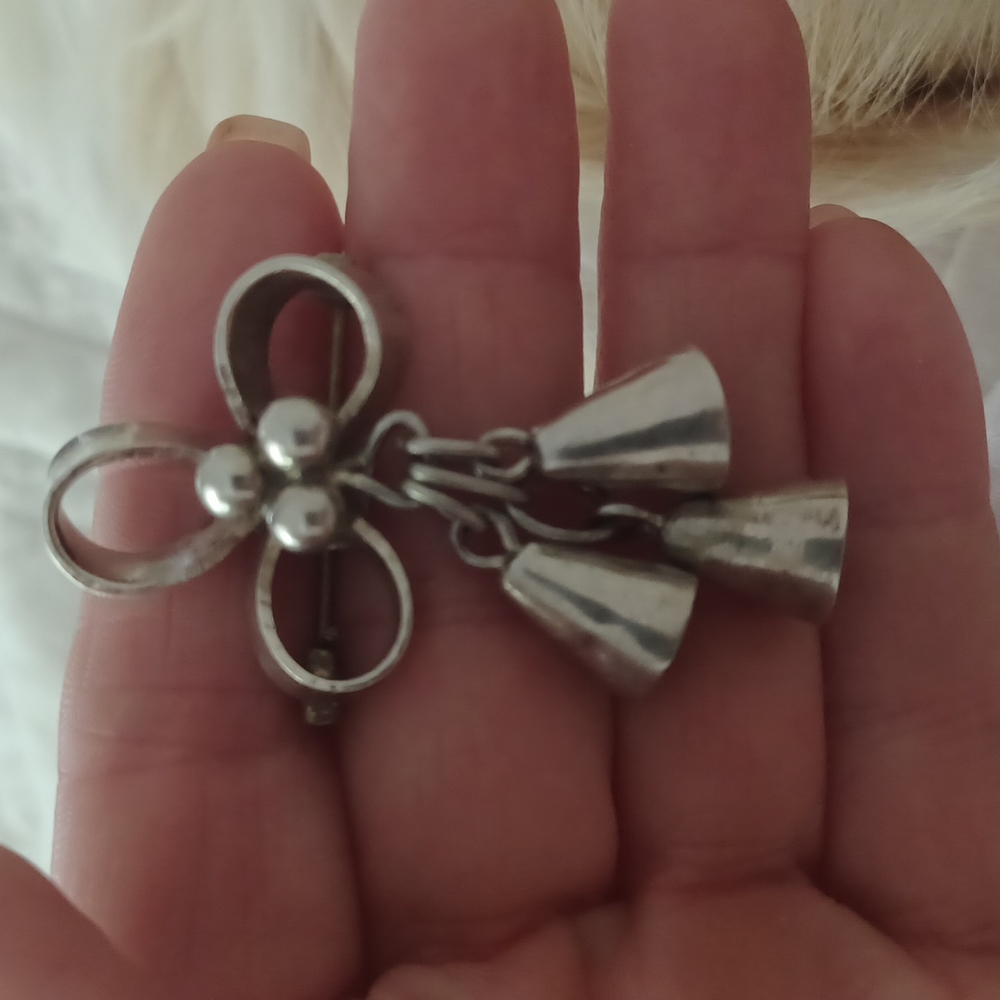 Vtg.rare Mexico sterling silver soft Ringing Bells pin